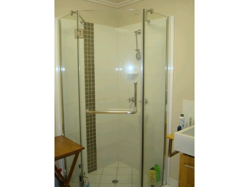 303/2-8 centenary close, Manoora QLD 4870