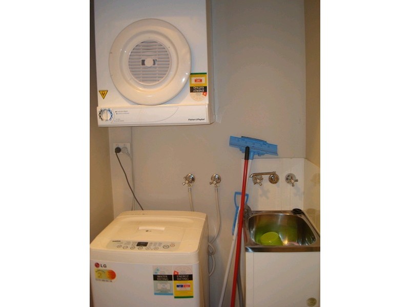 303/2-8 centenary close, Manoora QLD 4870