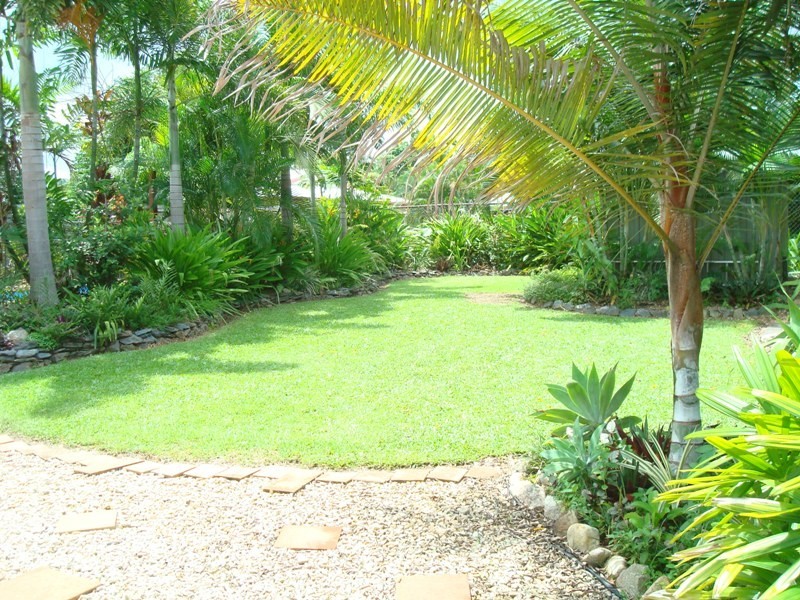 10 Malibu Close, White Rock QLD 4868