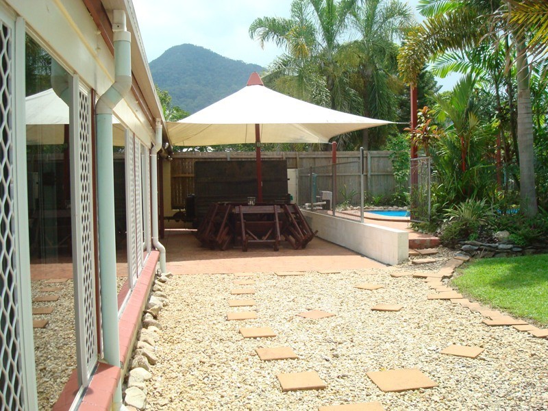 10 Malibu Close, White Rock QLD 4868