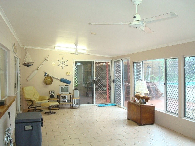 10 Malibu Close, White Rock QLD 4868