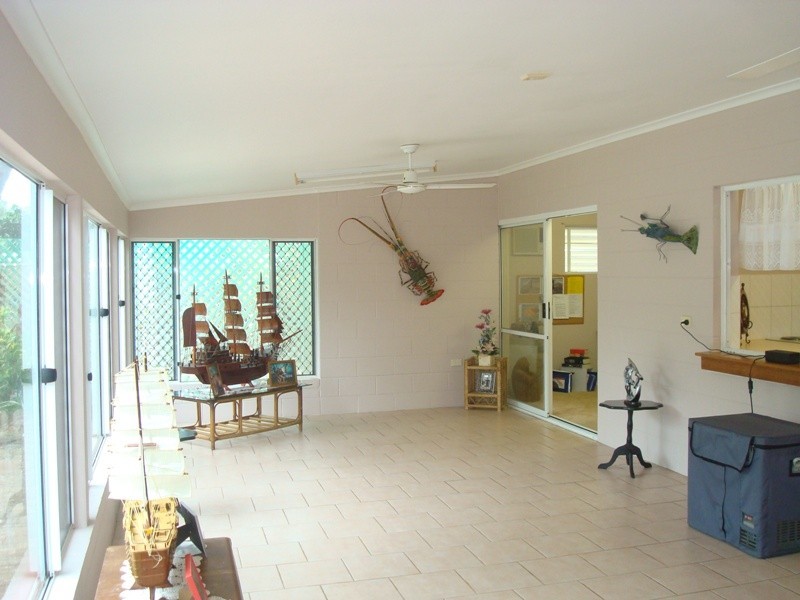 10 Malibu Close, White Rock QLD 4868