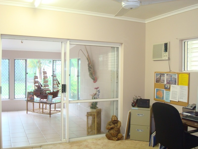 10 Malibu Close, White Rock QLD 4868