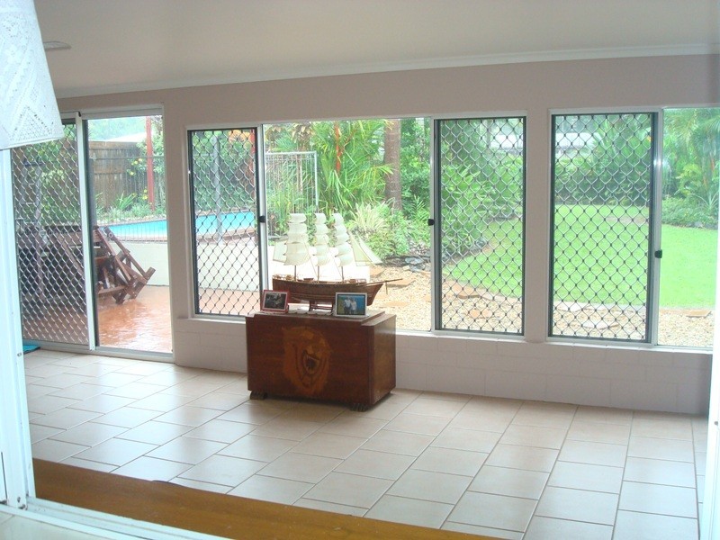 10 Malibu Close, White Rock QLD 4868