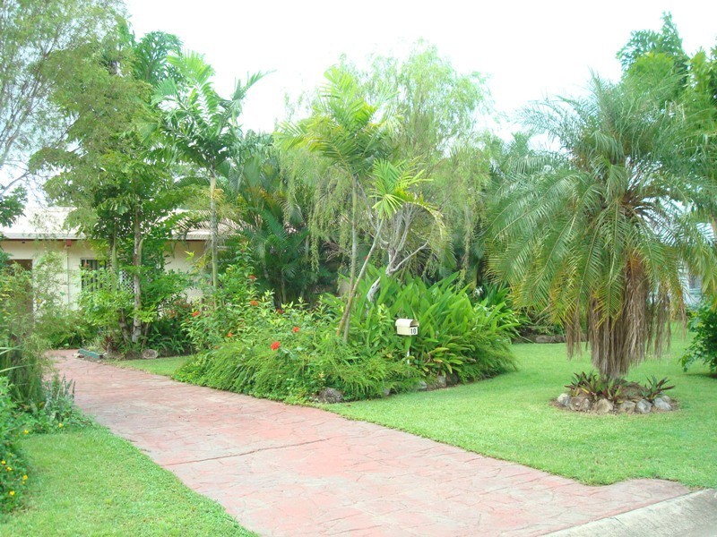 10 Malibu Close, White Rock QLD 4868