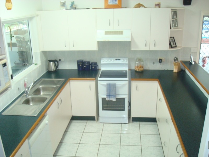 9 Blackbird Close, Bentley Park QLD 4869