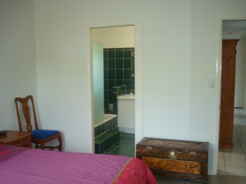 9 Blackbird Close, Bentley Park QLD 4869