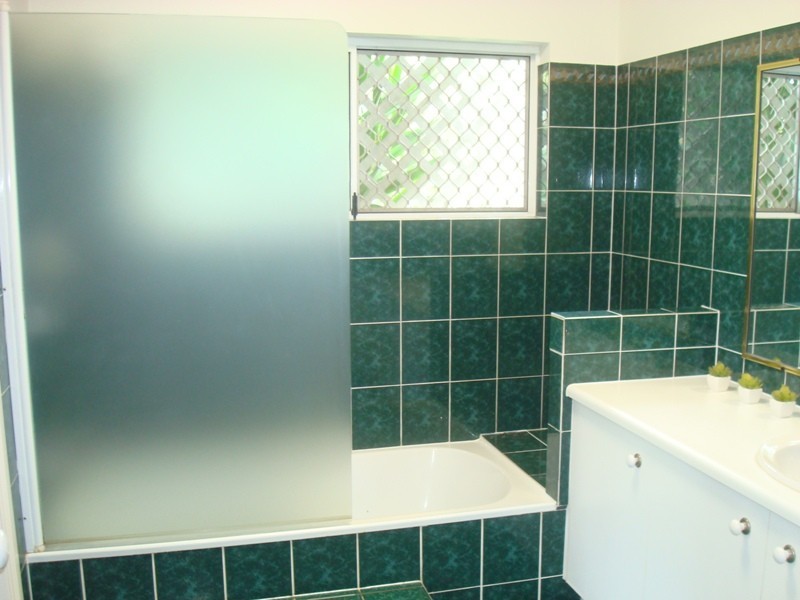 9 Blackbird Close, Bentley Park QLD 4869