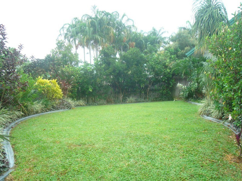 9 Blackbird Close, Bentley Park QLD 4869