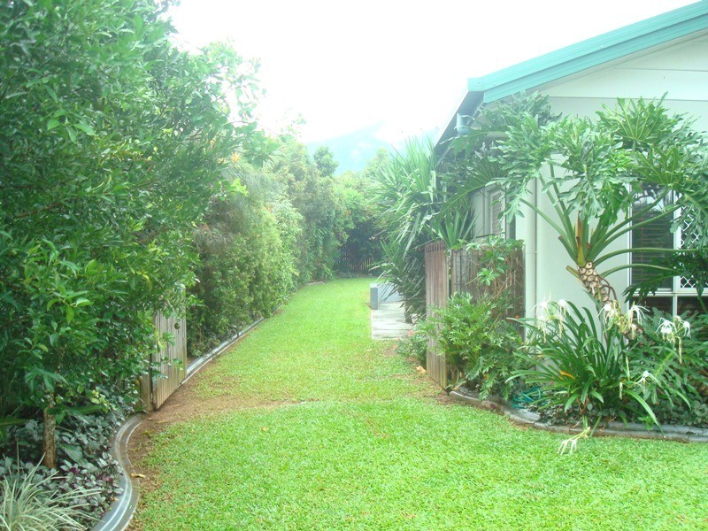 9 Blackbird Close, Bentley Park QLD 4869