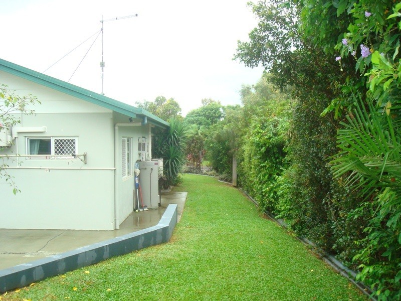 9 Blackbird Close, Bentley Park QLD 4869