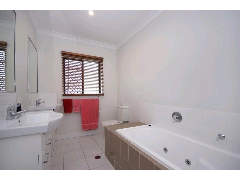 33 Cadell Street, Bentley Park QLD 4869