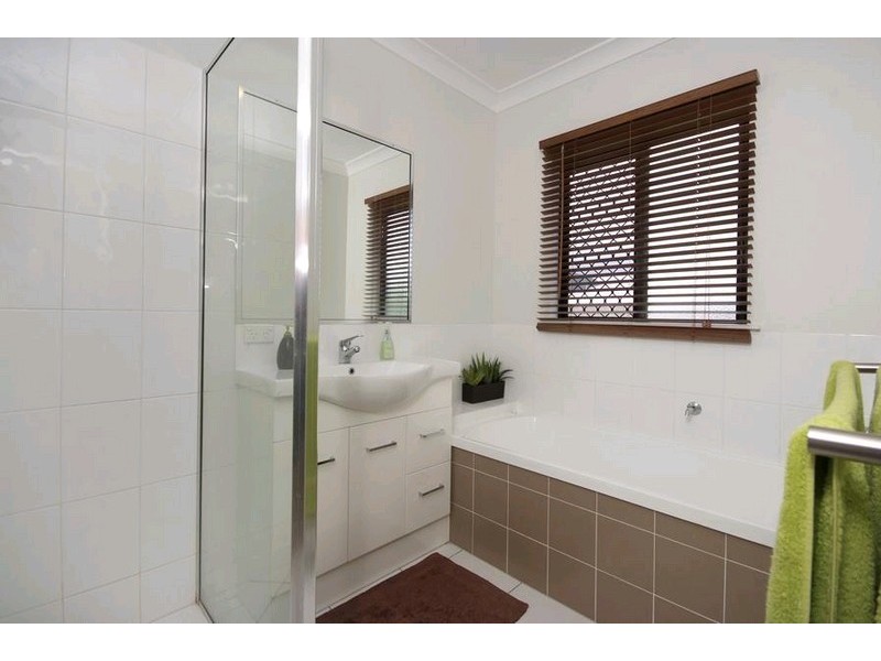 33 Cadell Street, Bentley Park QLD 4869