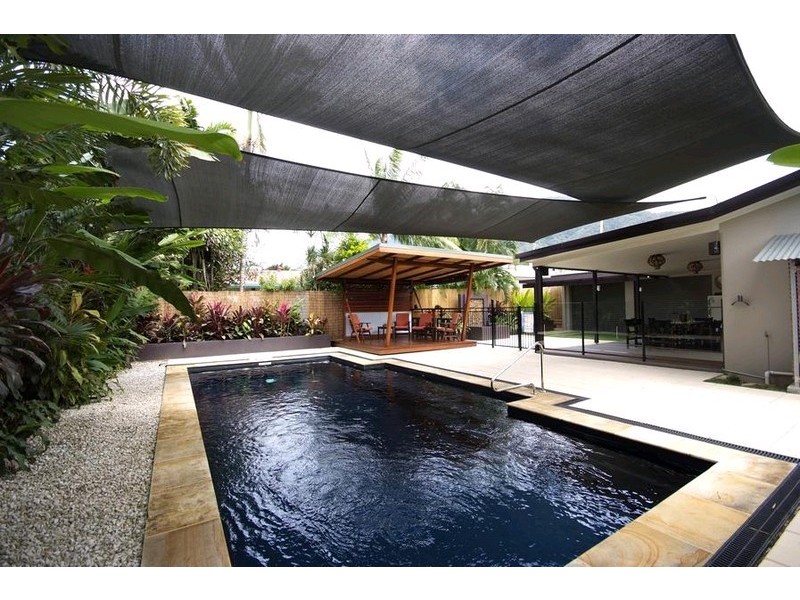 4 Raphis Close, Kamerunga QLD 4870