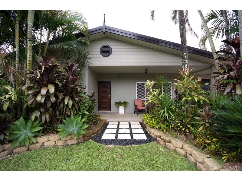 4 Raphis Close, Kamerunga QLD 4870