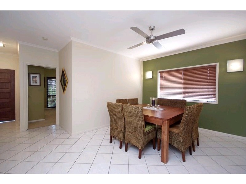 4 Raphis Close, Kamerunga QLD 4870