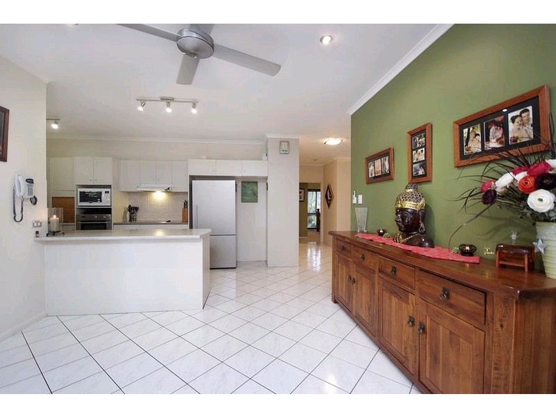 4 Raphis Close, Kamerunga QLD 4870