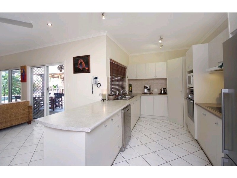 4 Raphis Close, Kamerunga QLD 4870