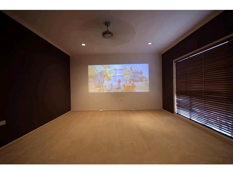 4 Raphis Close, Kamerunga QLD 4870