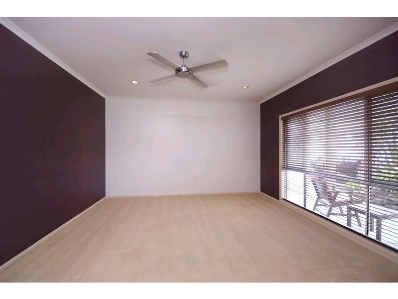 4 Raphis Close, Kamerunga QLD 4870