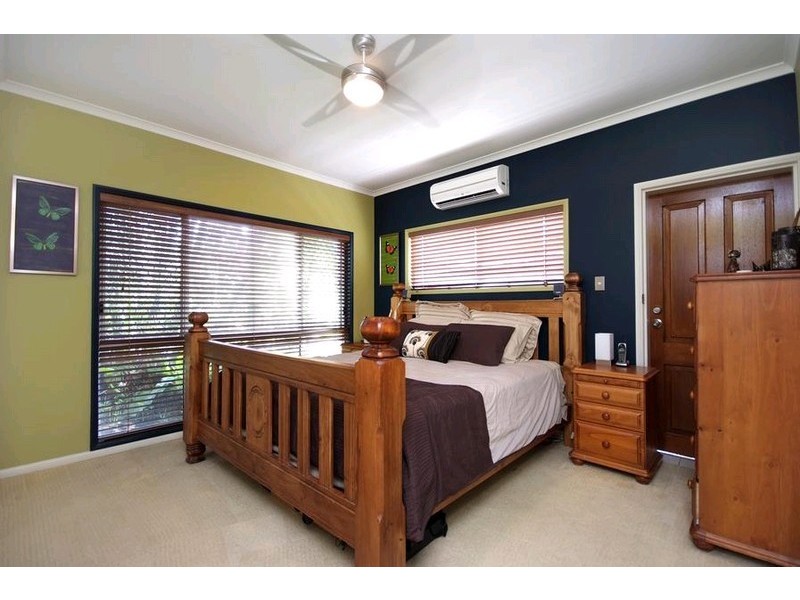 4 Raphis Close, Kamerunga QLD 4870