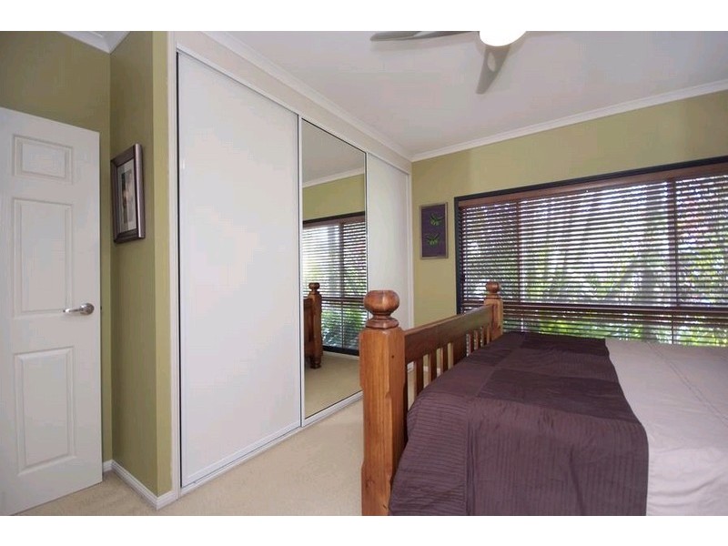 4 Raphis Close, Kamerunga QLD 4870