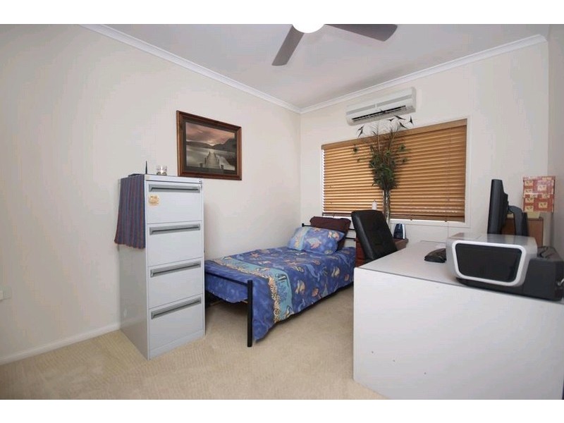 4 Raphis Close, Kamerunga QLD 4870