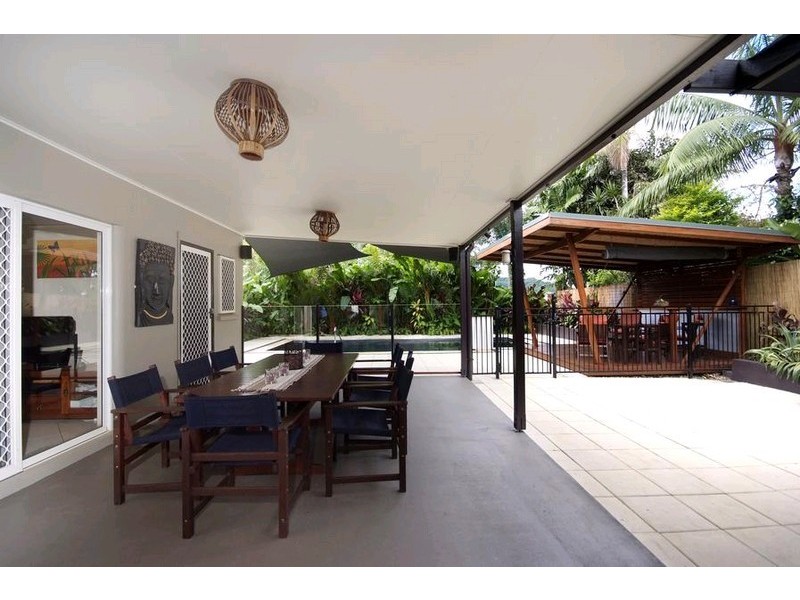 4 Raphis Close, Kamerunga QLD 4870