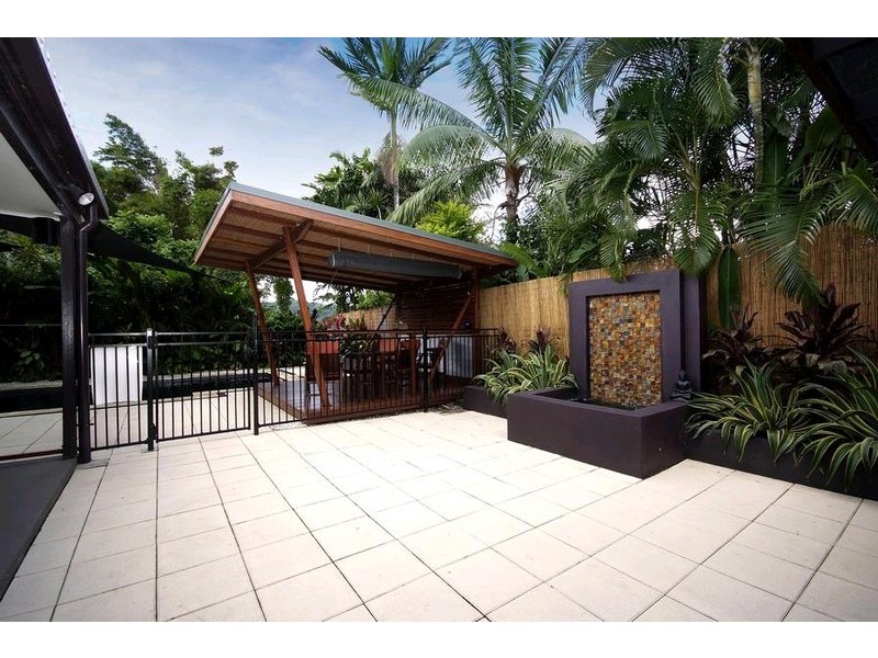 4 Raphis Close, Kamerunga QLD 4870