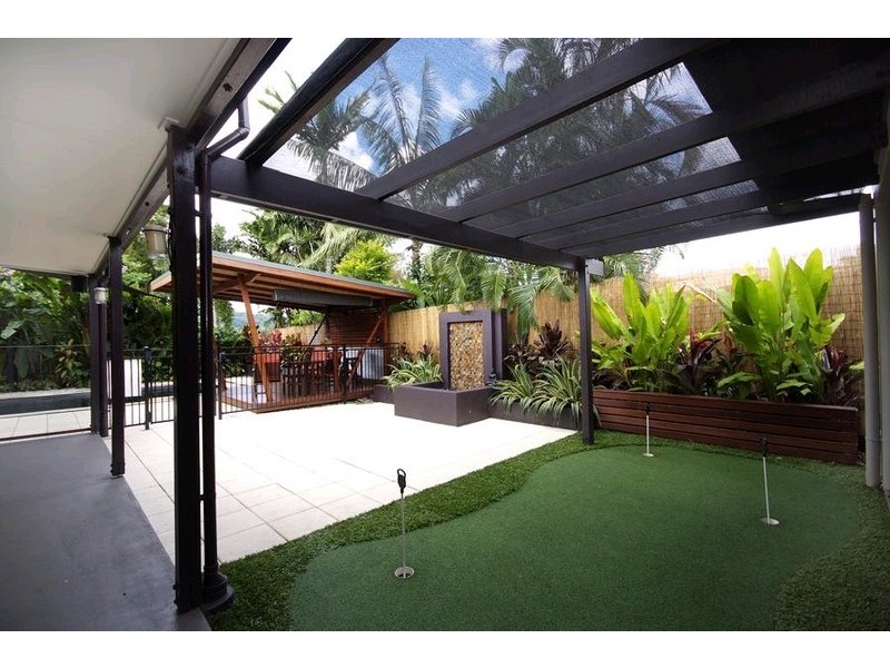 4 Raphis Close, Kamerunga QLD 4870