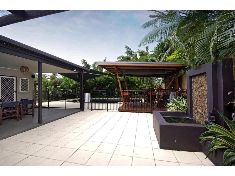 4 Raphis Close, Kamerunga QLD 4870