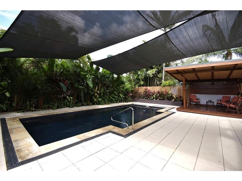 4 Raphis Close, Kamerunga QLD 4870