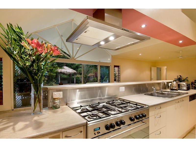 2 Chapel Close, Brinsmead QLD 4870