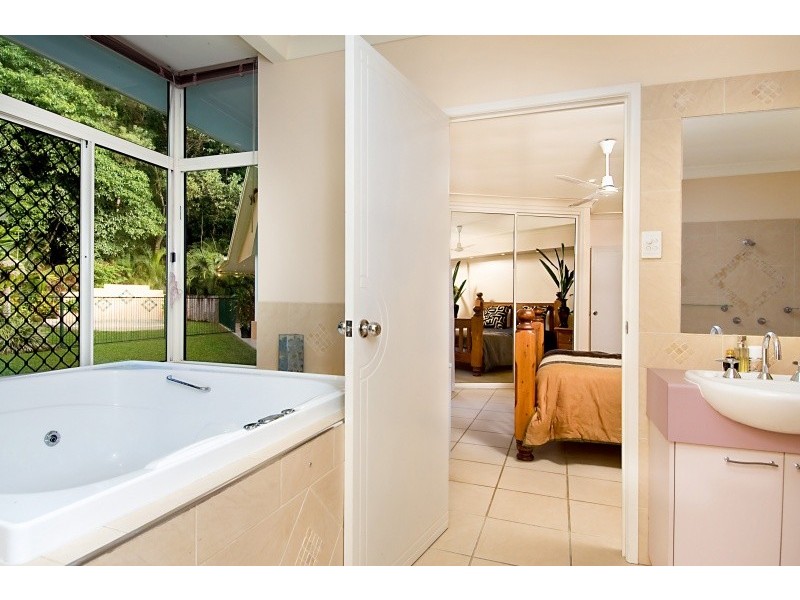 2 Chapel Close, Brinsmead QLD 4870