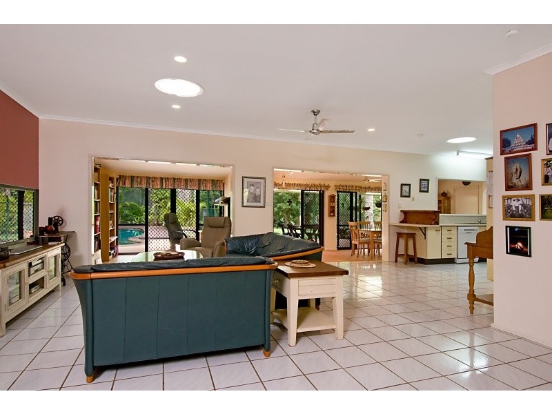 102 Hobson Drive, Brinsmead QLD 4870
