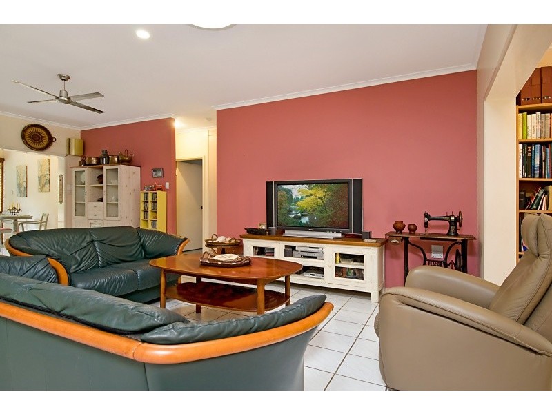 102 Hobson Drive, Brinsmead QLD 4870