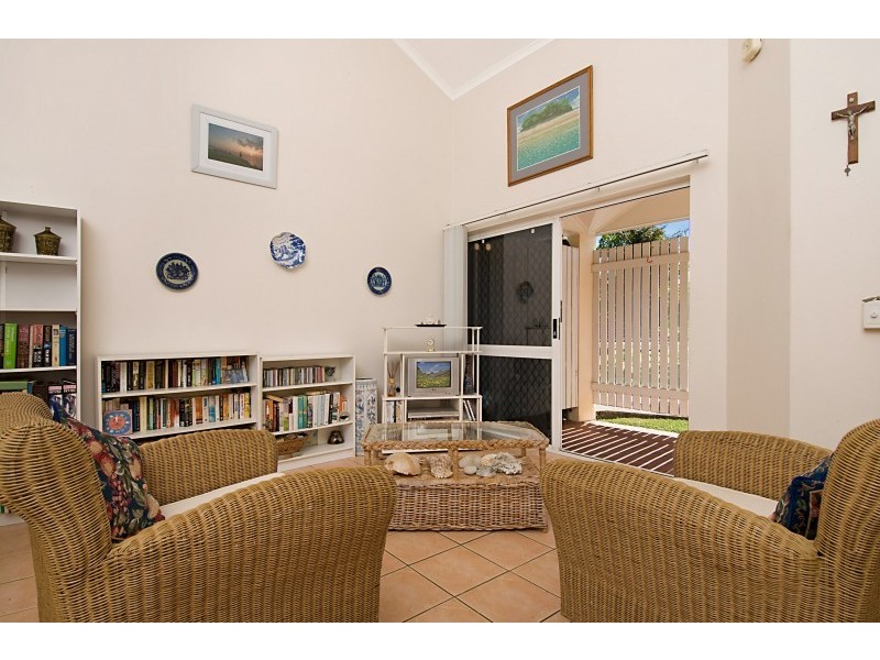 4/2 Nesbit Street, Whitfield QLD 4870