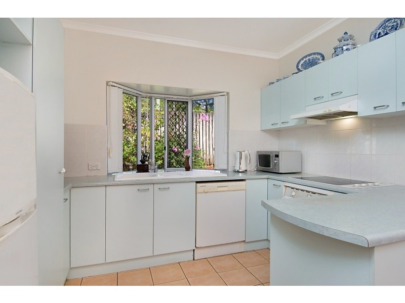 4/2 Nesbit Street, Whitfield QLD 4870