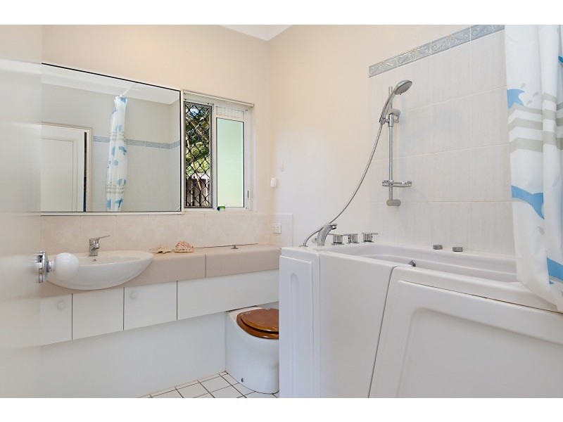 4/2 Nesbit Street, Whitfield QLD 4870