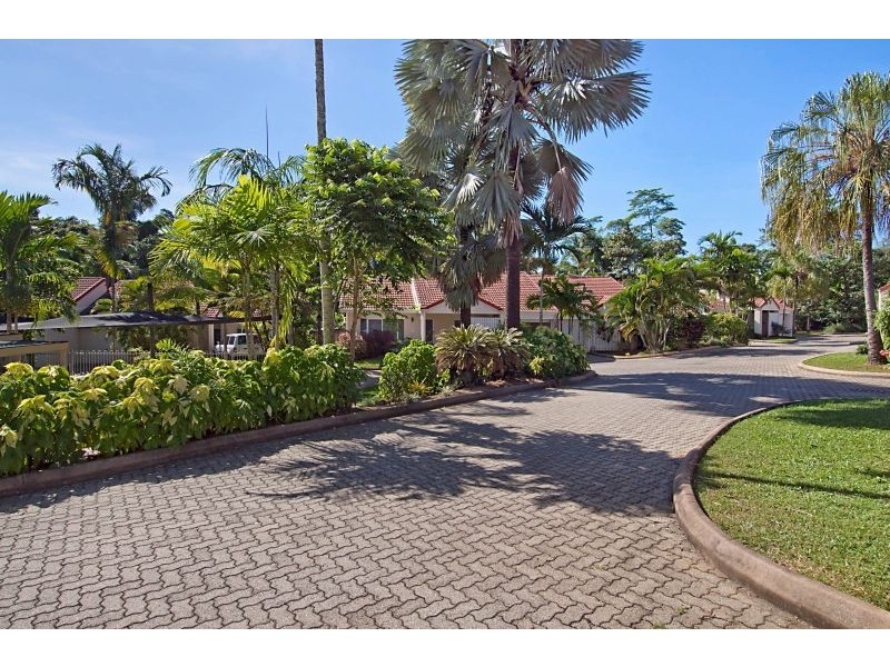 4/2 Nesbit Street, Whitfield QLD 4870