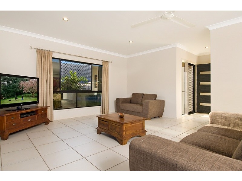 2 Calvert Close, Bentley Park QLD 4869