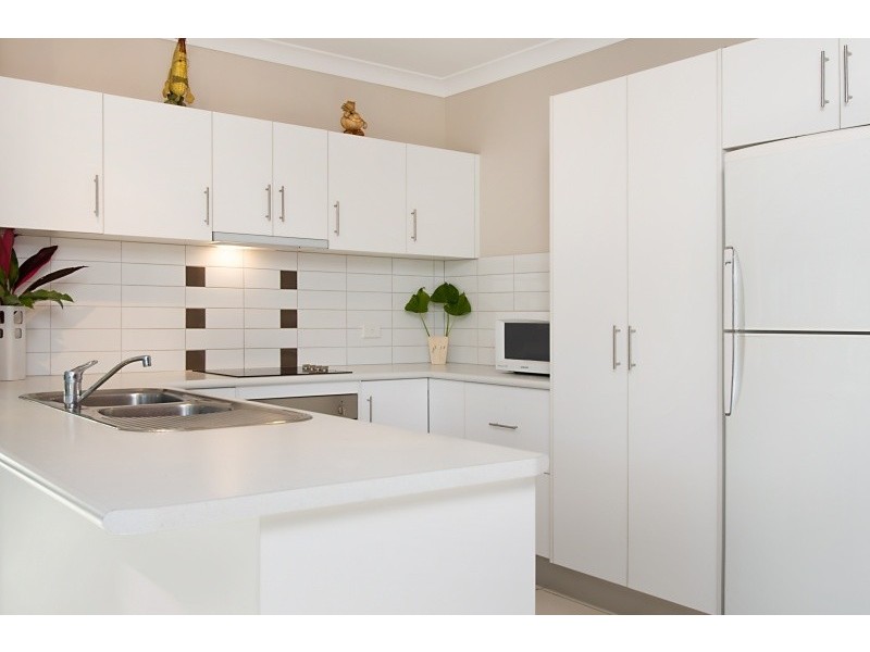 2 Calvert Close, Bentley Park QLD 4869