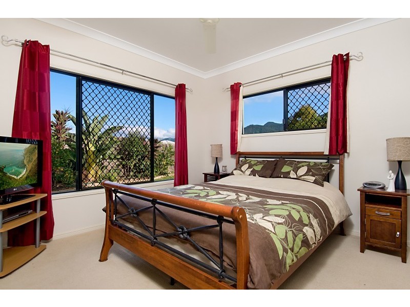 2 Calvert Close, Bentley Park QLD 4869