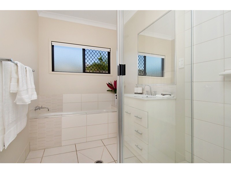 2 Calvert Close, Bentley Park QLD 4869