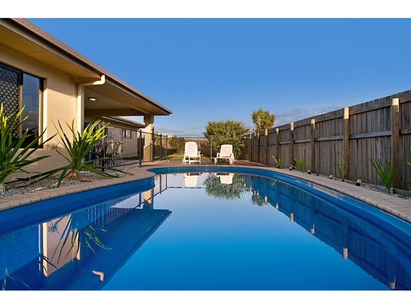 2 Calvert Close, Bentley Park QLD 4869