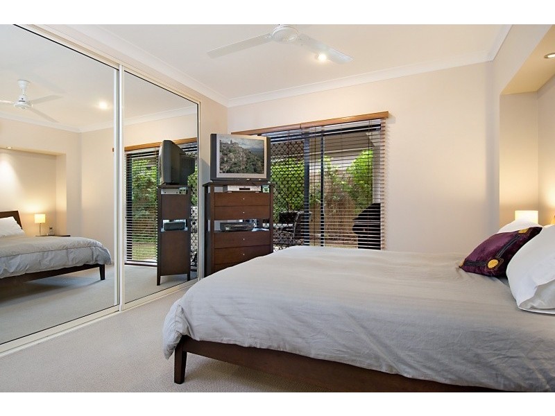 9 Fantan Close, Redlynch QLD 4870