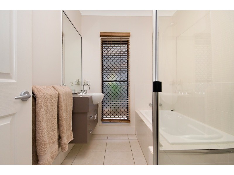 9 Fantan Close, Redlynch QLD 4870