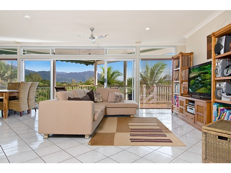 4 Universal Close, White Rock QLD 4868