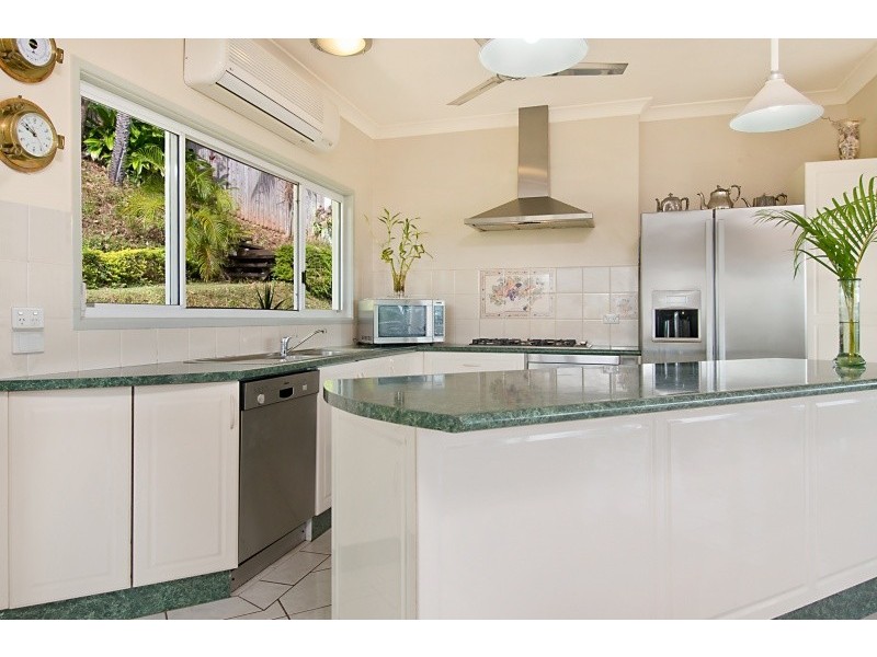 4 Universal Close, White Rock QLD 4868