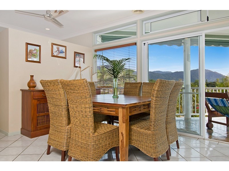 4 Universal Close, White Rock QLD 4868